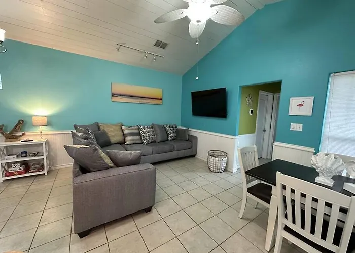 Barefoot Bungalow - Pet Friendly- 2 Bdrm Townhome